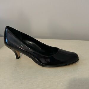 New in box Chicos black patent leather  Haidee heels - 2 inch